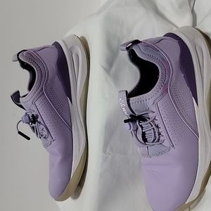 Clove shoes made for healthcare workers